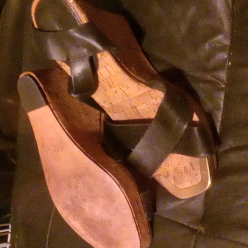 7 1/2 wedges cork and black Charles David